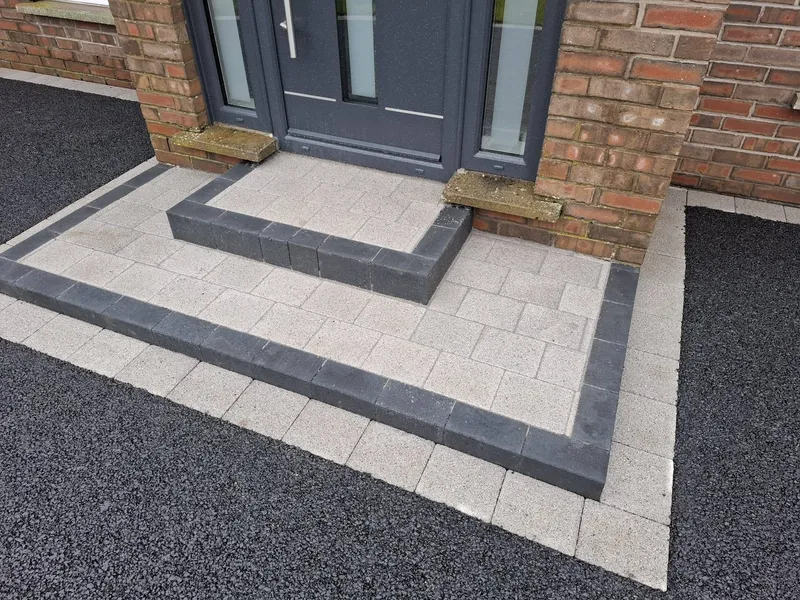 Matching front door steps with Tobermore border